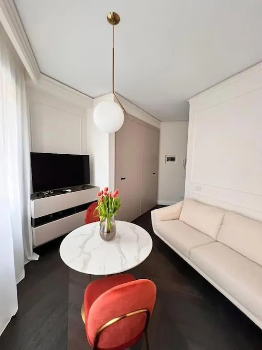 Elegante Appartamento In Zona Tortona-Solari Milan
